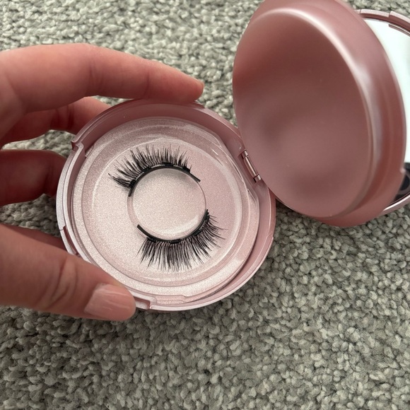 3/$45 Magnetic Eyelash Kit with tools - Picture 5 of 5